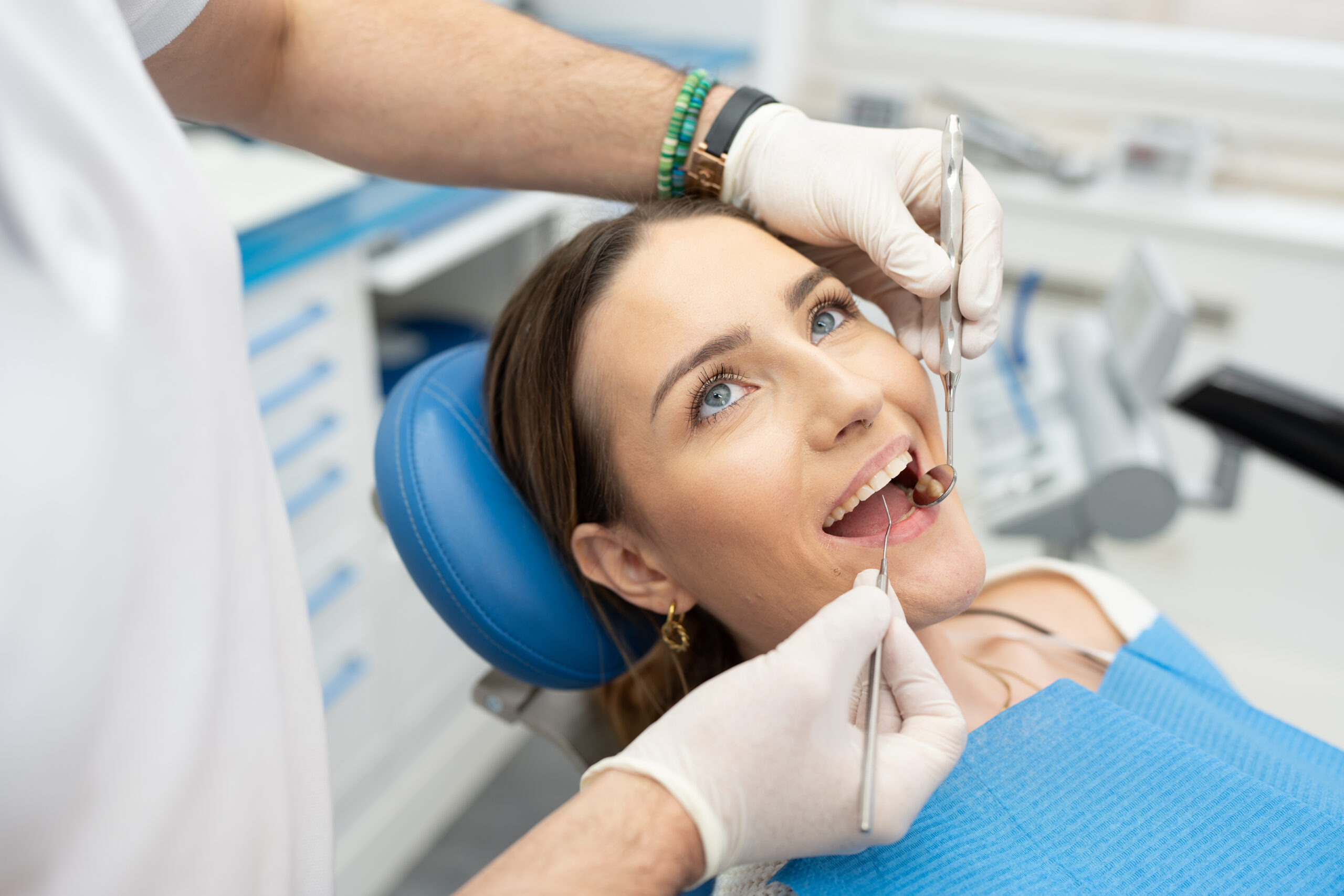 Laserbehandlung München, Stachus Innenstadt Zahnarzt Patientin